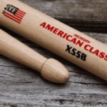 Vic Firth X55B American Classic® X55B Wood Tip būgnų lazdelės 5B su ilgesniu kotu - Image 4