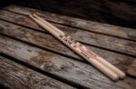 Vic Firth X5B American Classic® Extreme 5B Wood Tip būgnų lazdelės - Image 2