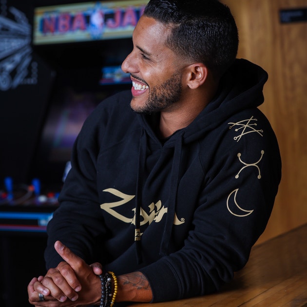 t344-zildjian-alchemy-hoodie-lifestyle-01