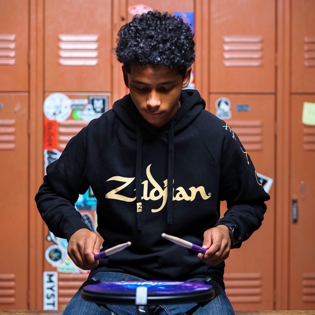 t344-zildjian-alchemy-hoodie-lifestyle-03