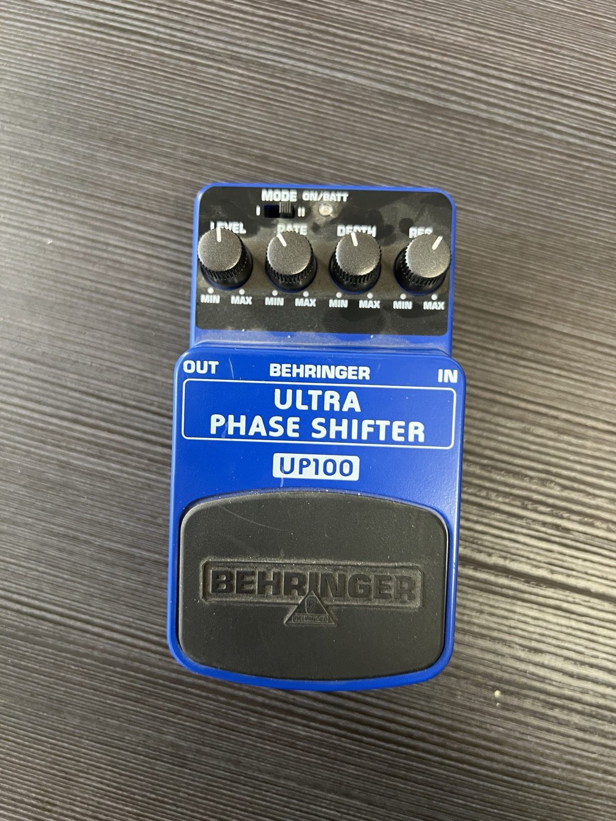 behringer-up100-bstock Behringer UP100 Ultra Phase Shifter pedalas B-Stock