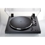 Thorens TD-158 automatinis patefonas su integruotu korekciniu stiprintuvu.