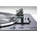 Thorens TD-170-1 automatinis patefonas su integruotu korekciniu stiprintuvu.